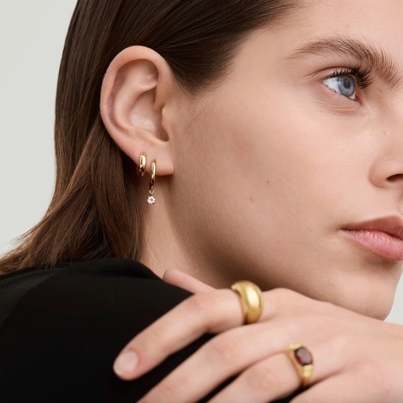 Mejuri Sapphire Hoops - Picture 5 of 5